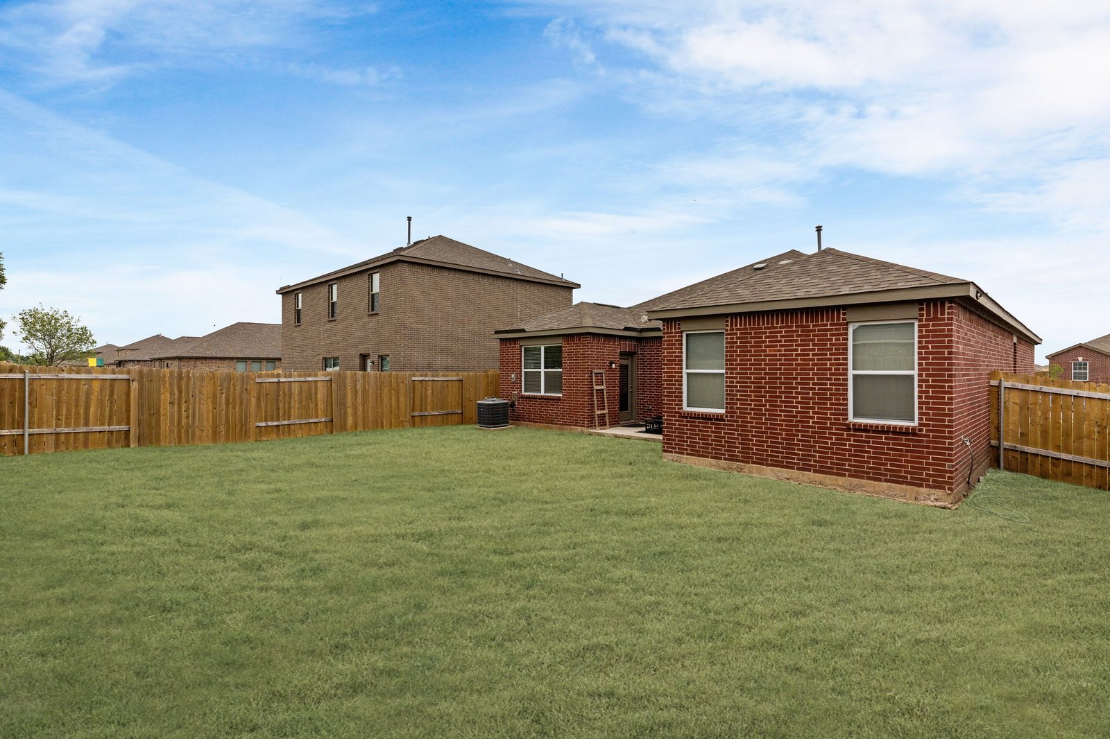 28-web-or-mls-208-emma-dr